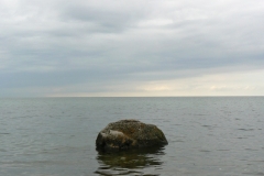 Fels_im_Meer_Haug_800px
