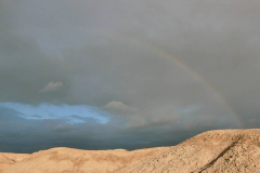 Regenbogen in der Wüste